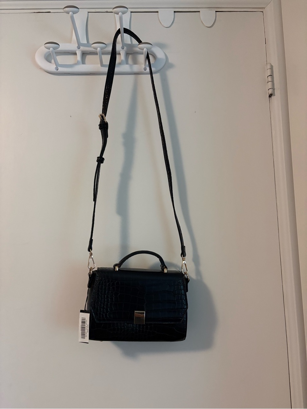 Lulu's Black Croc-Texture Top-Handle Crossbody Bag